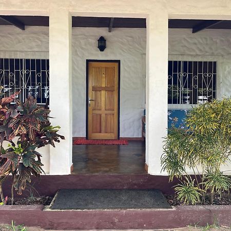 HCS Bungalows Turtle Bay Rustic Bungalow Au Cap Bagian luar foto