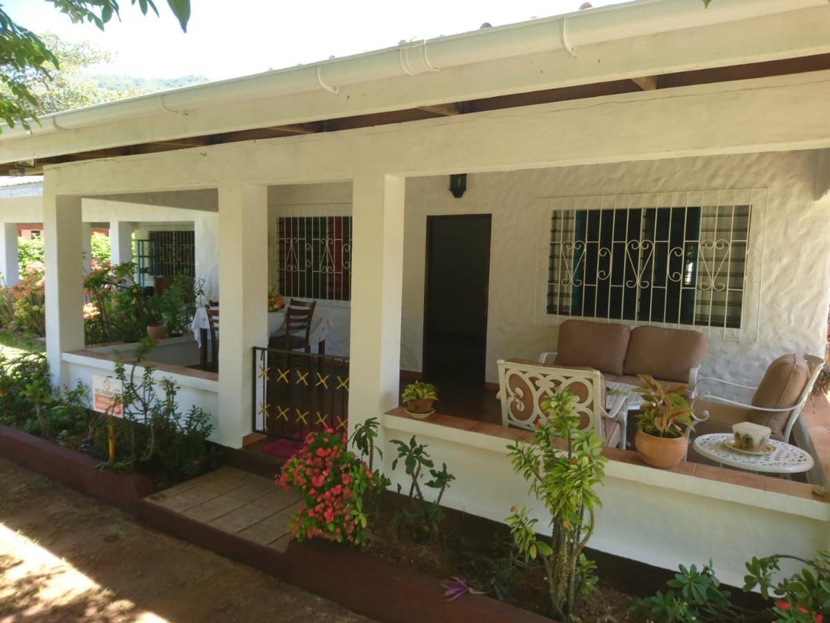 HCS Bungalows Turtle Bay Rustic Bungalow Au Cap Bagian luar foto