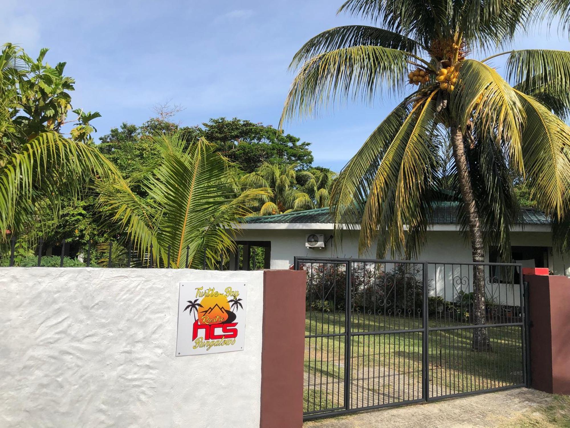HCS Bungalows Turtle Bay Rustic Bungalow Au Cap Bagian luar foto