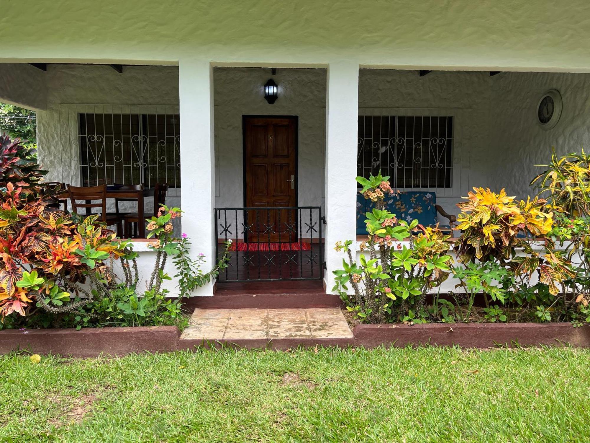 HCS Bungalows Turtle Bay Rustic Bungalow Au Cap Bagian luar foto
